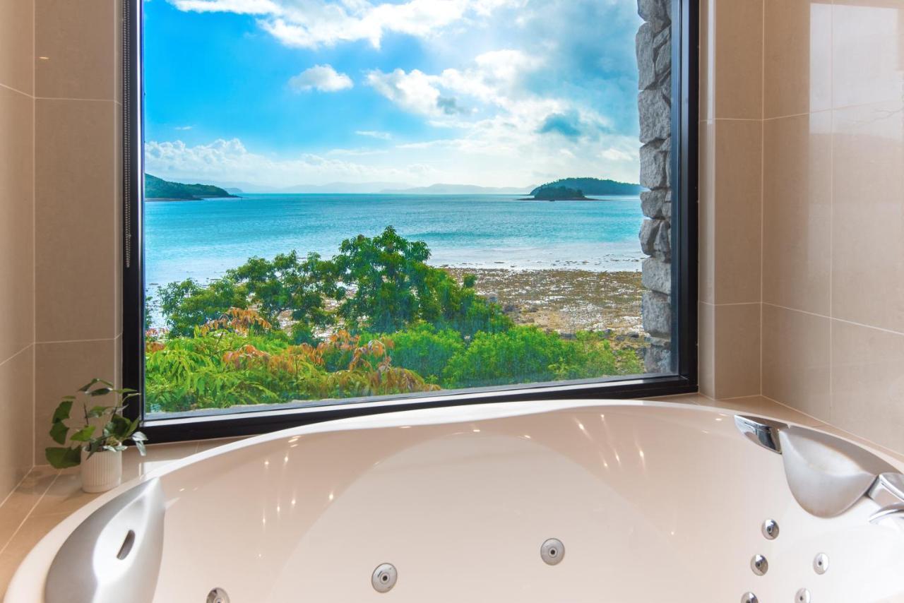 Edge 5 Oceanfront 3-bedroom - Featuring An Infinity Pool, Bath, Buggy And Valet Service Villa