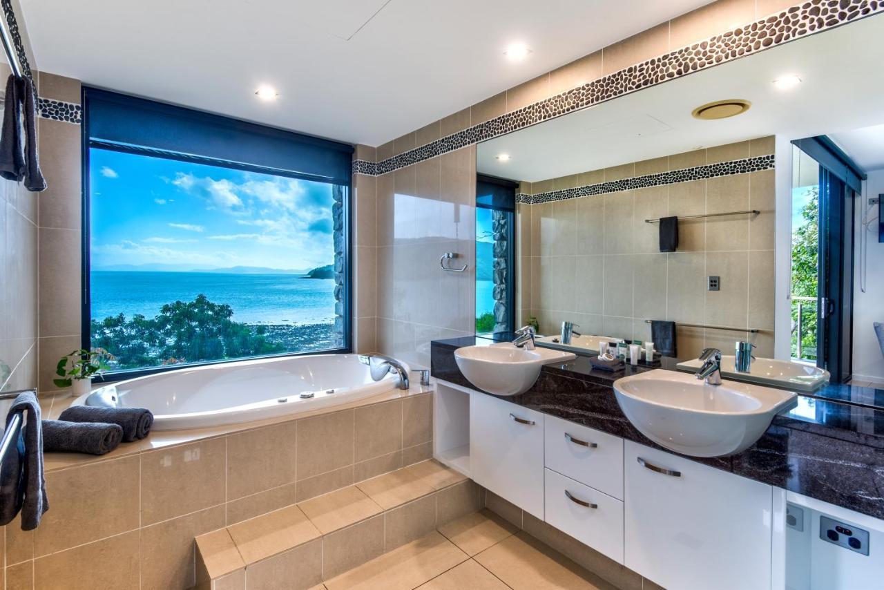 Edge 5 Oceanfront 3-bedroom - Featuring An Infinity Pool, Bath, Buggy And Valet Service Villa