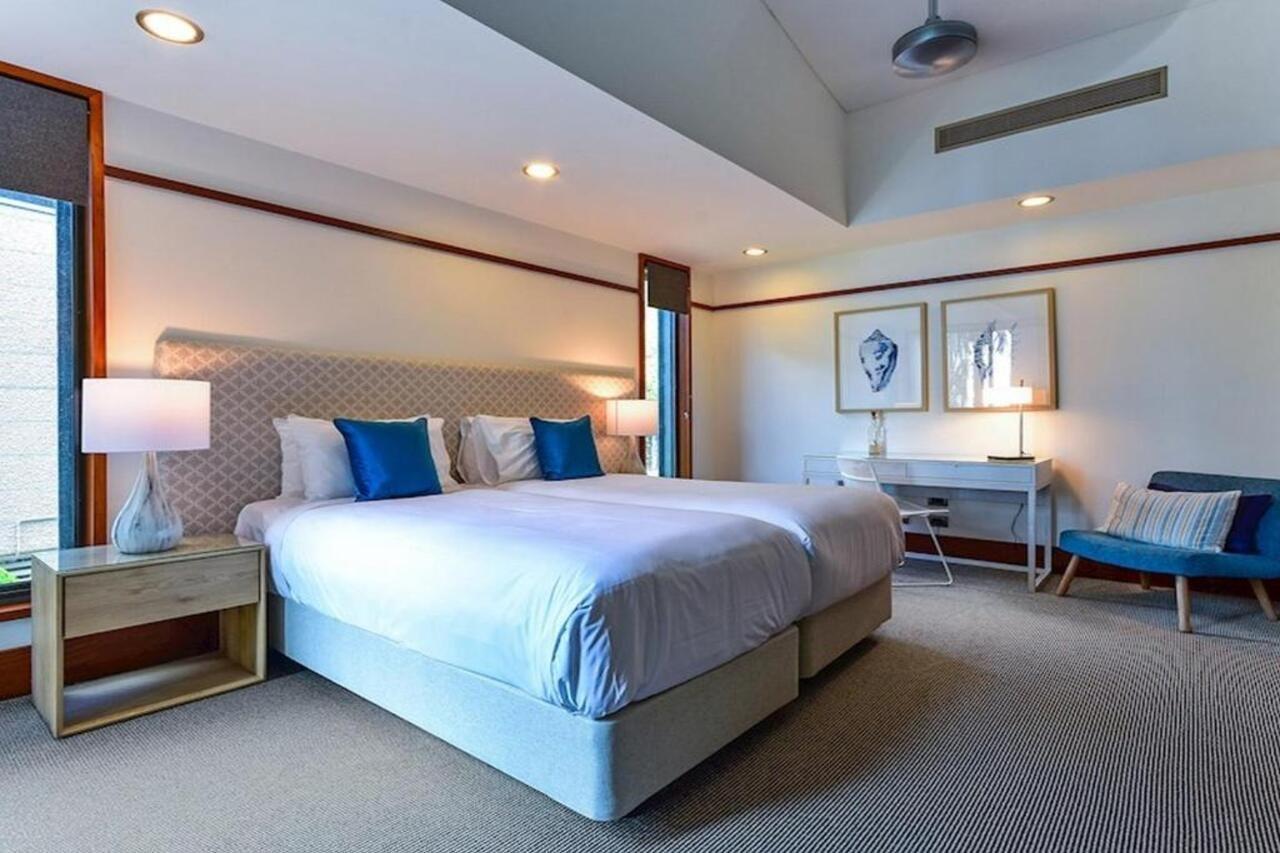 Yacht Club Hotel 3*