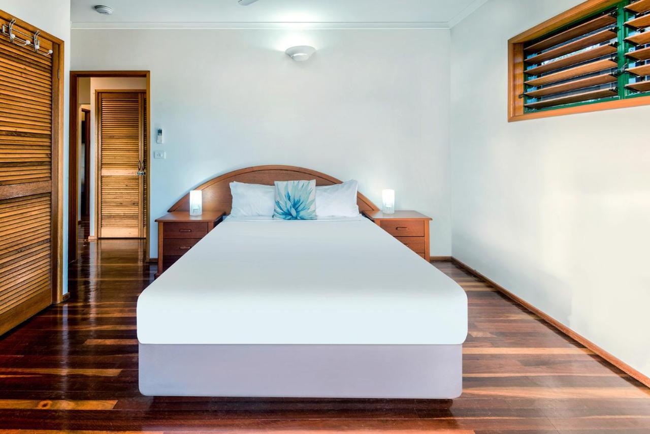 Casuarina Cove On By Hiha