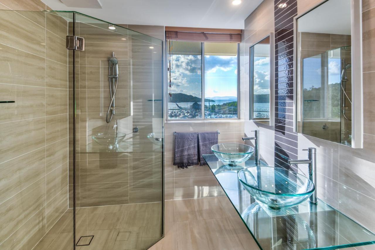 Yacht Harbour Tower 2, - Million Dollar Views, Buggy & Valet Service Hamilton Island