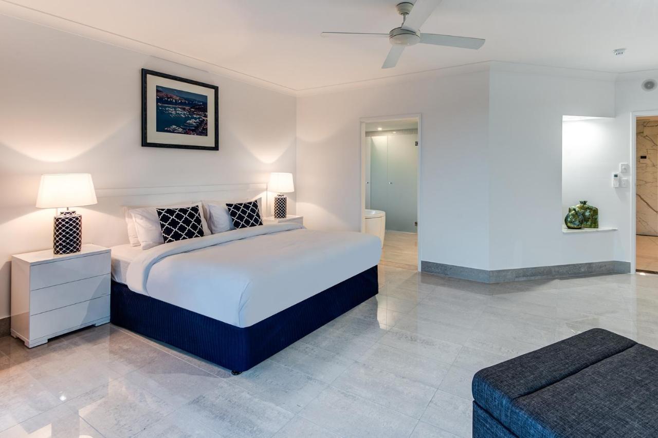 Yacht Harbour Tower 5 - Oceanviews, Buggy And Private Lift Access And Valet Service Apartment Hamilton Island