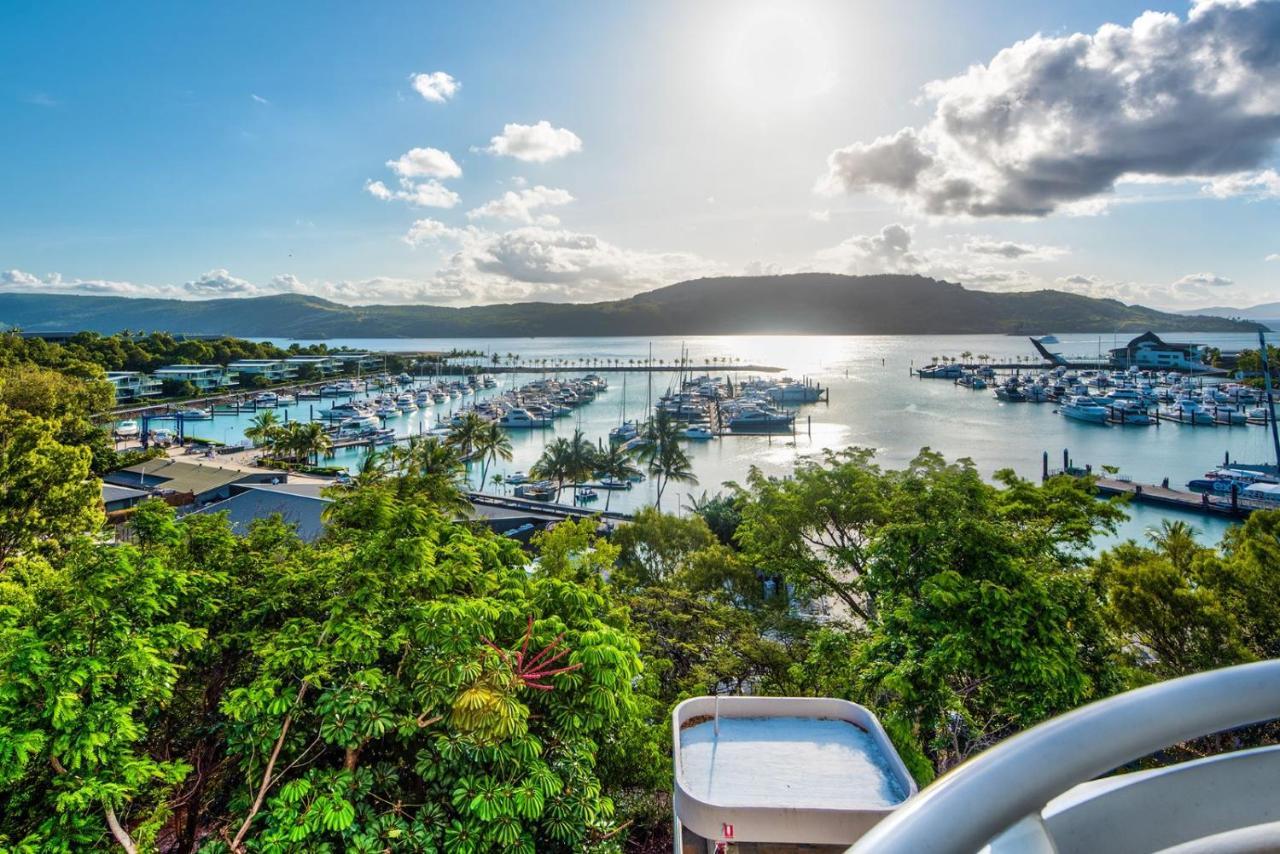 Yacht Harbour Tower 2, - Million Dollar Views, Buggy & Valet Service Apartment