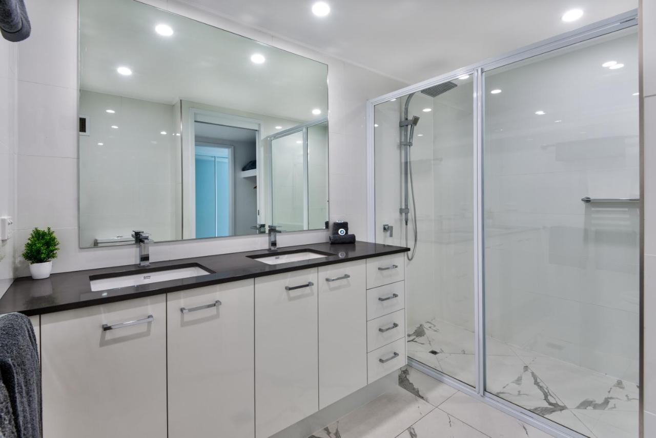 Frangipani Beachfront F5 On By Hamorent