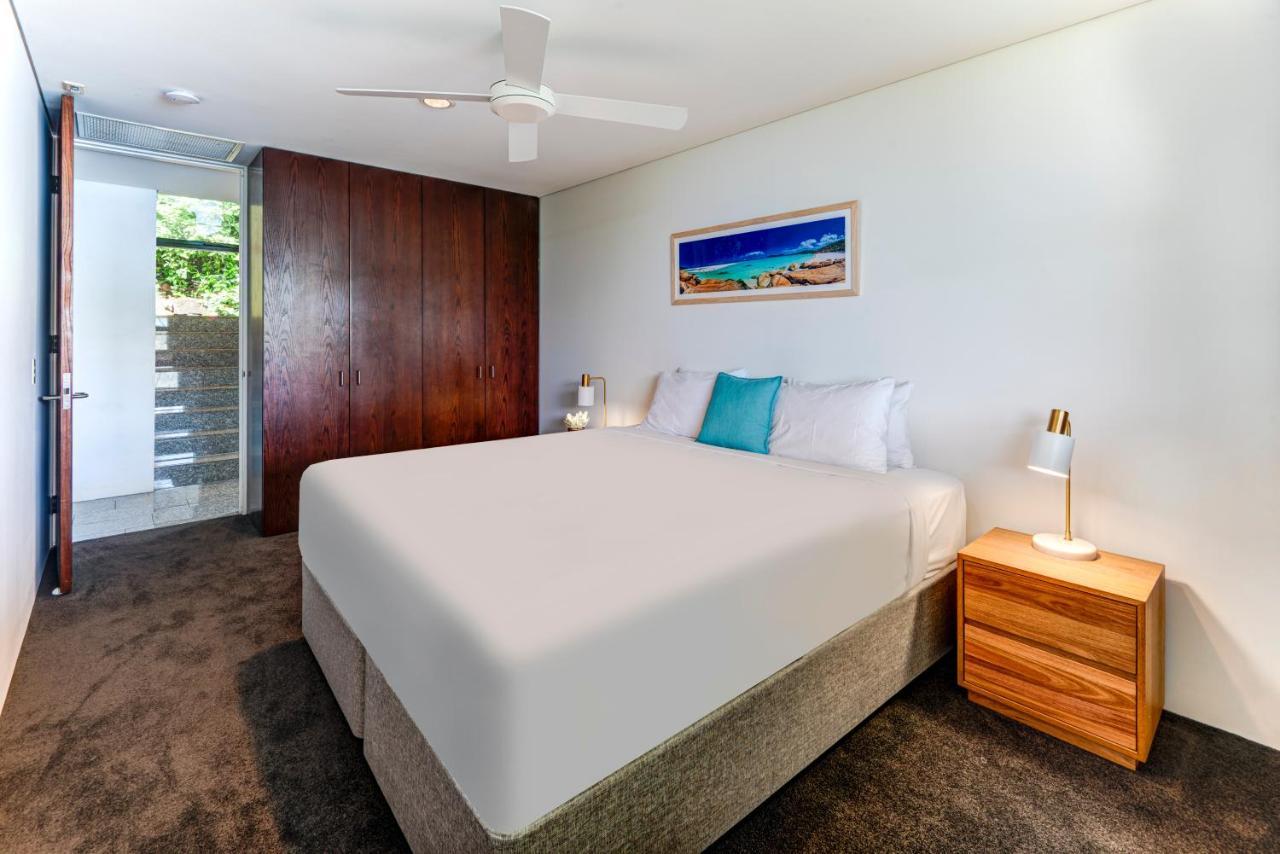 Waves 6 On By Hiha Hamilton Island
