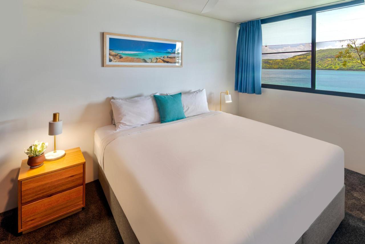 Waves 6 On By Hiha Hamilton Island