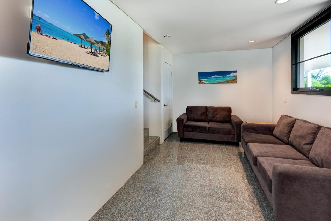 Waves 6 On By Hiha Hamilton Island