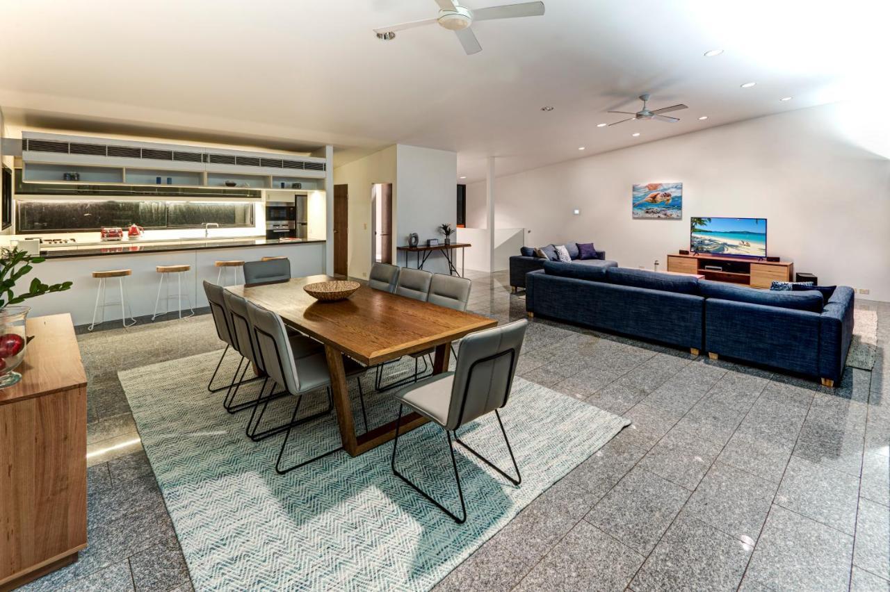 Waves 6 On By Hiha Hamilton Island