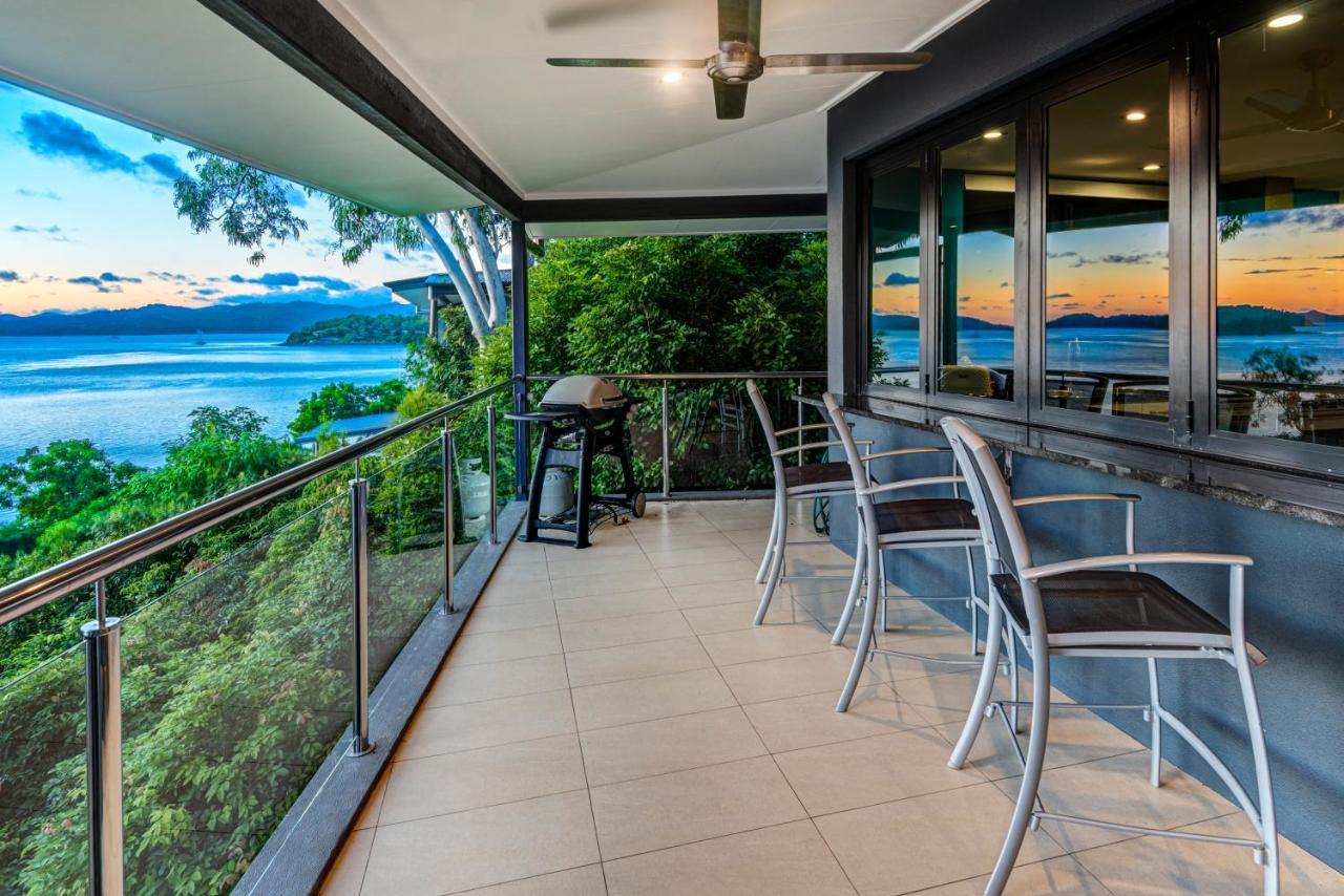 Edge 2 - Oceanfront Luxurious And Spacious 4 Bedroom Split Level With Buggy And Valet Service * Hamilton Island