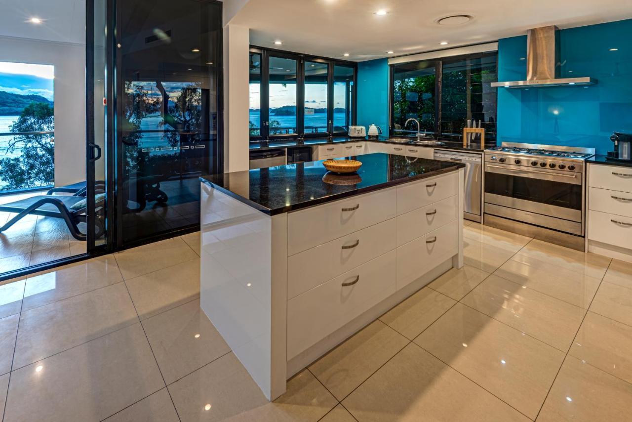 Edge 2 - Oceanfront Luxurious And Spacious 4 Bedroom Split Level With Buggy And Valet Service * Hamilton Island