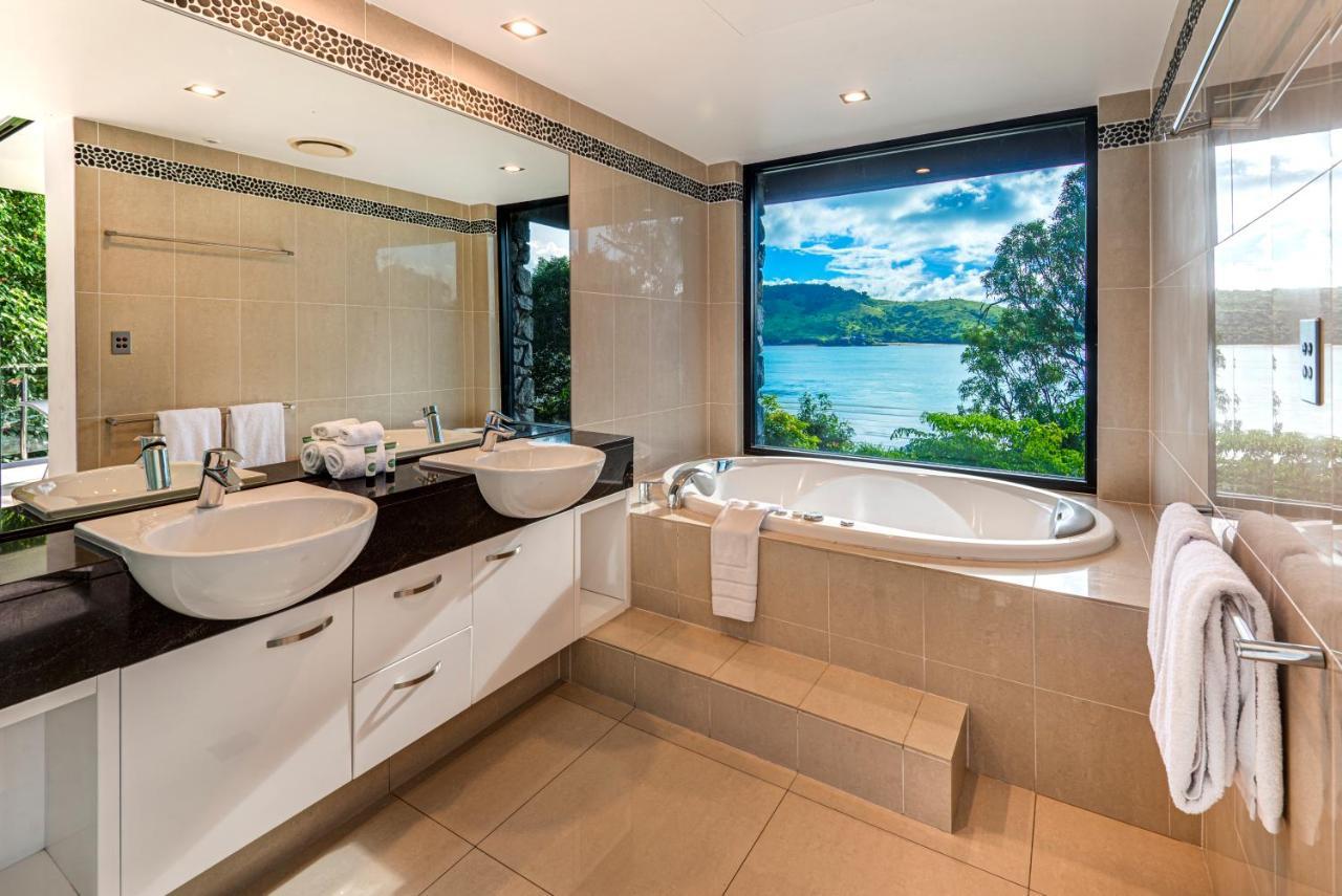 Edge 2 - Oceanfront Luxurious And Spacious 4 Bedroom Split Level With Buggy And Valet Service Apartment Hamilton Island