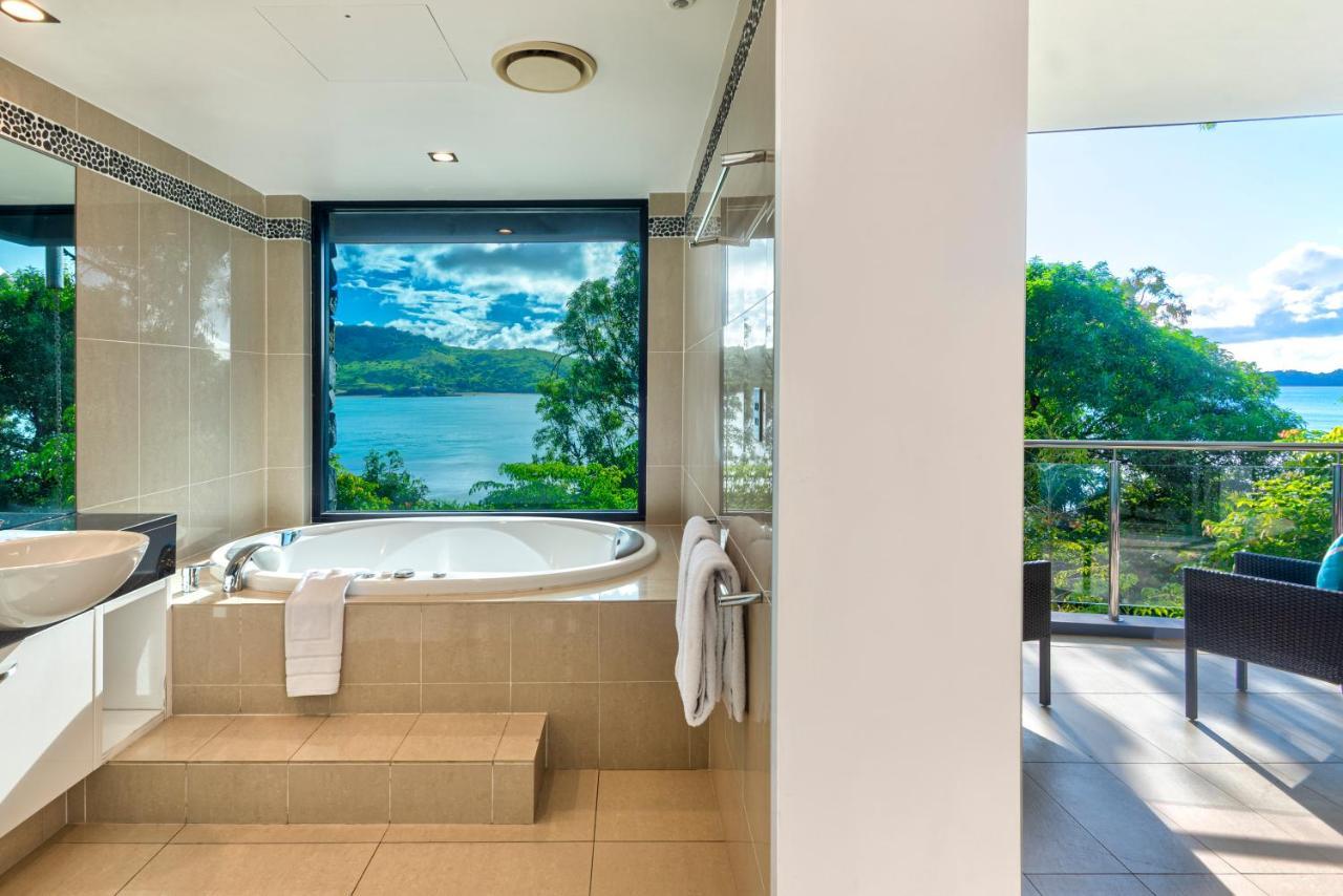 Edge 2 - Oceanfront Luxurious And Spacious 4 Bedroom Split Level With Buggy And Valet Service Apartment Hamilton Island