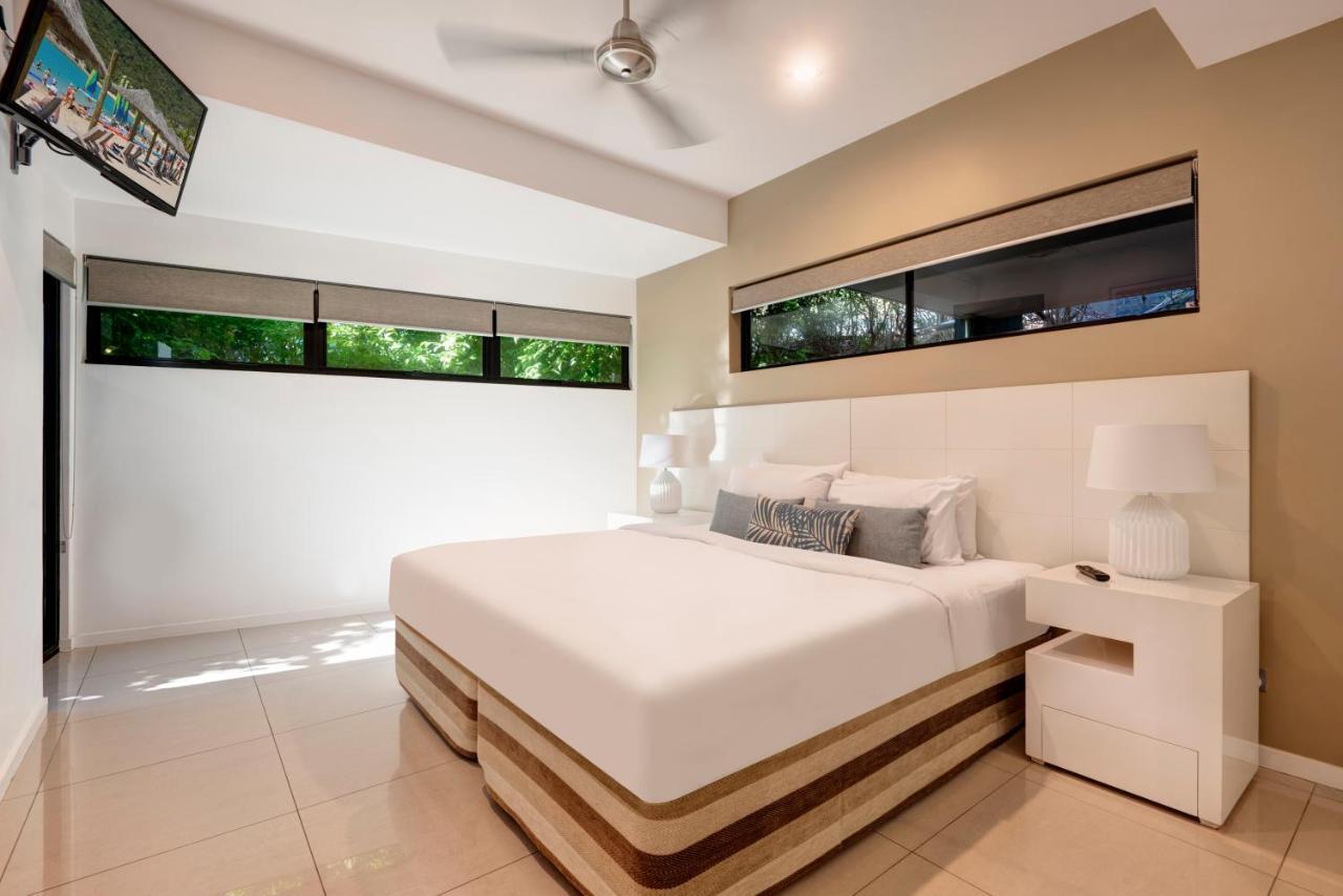 Edge 2 - Oceanfront Luxurious And Spacious 4 Bedroom Split Level With Buggy And Valet Service