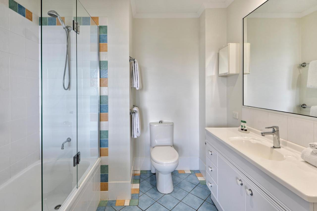 The Panorama 3, 2 Bedroom 2 Bathroom Ocean View Modern Apartment