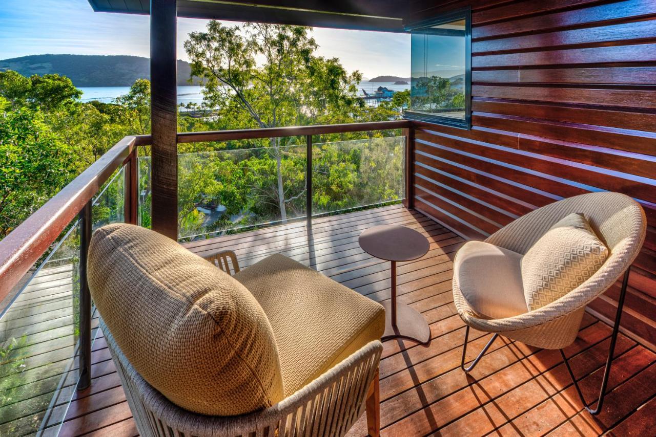 Point Blue On By Hiha * Hamilton Island