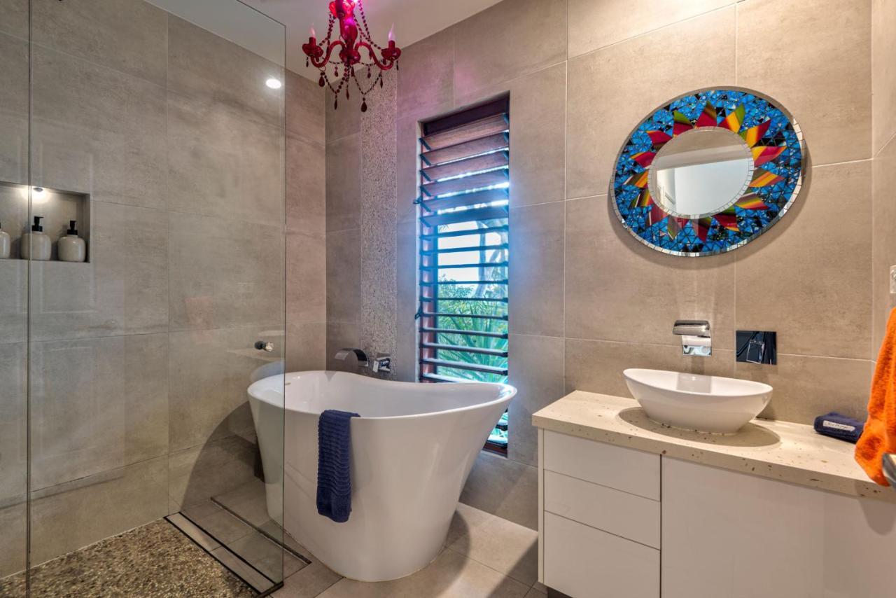 Heliconia 10 Newly Renovated Centrally Located House