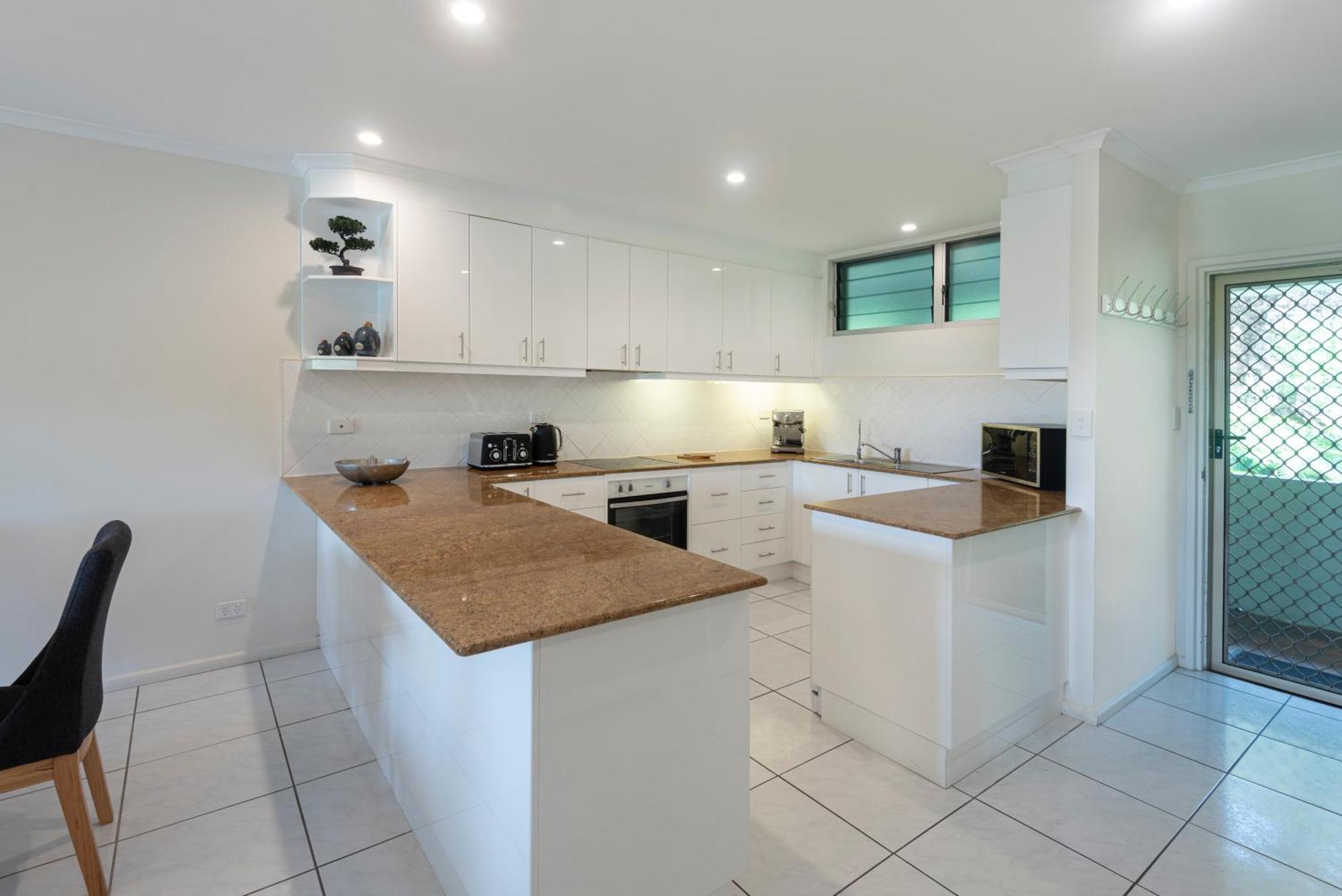 Poinciana - 2 Bedroom - On By Hiha Apartment