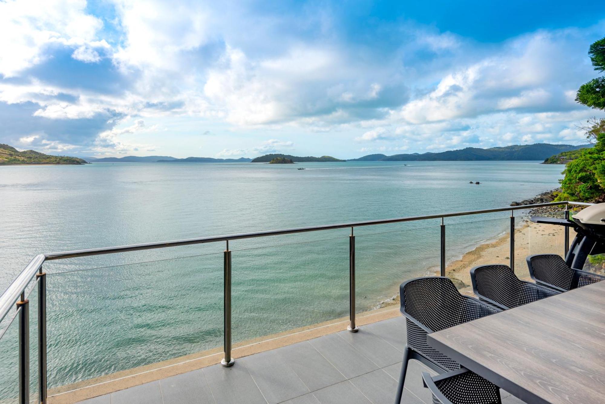 Yacht Club * Hamilton Island