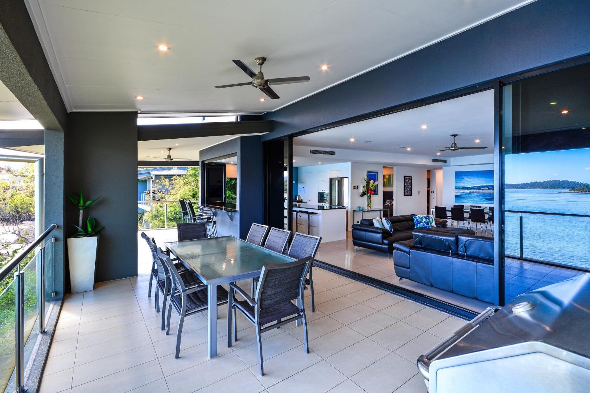 Edge 11 & Free Buggy - Hamilton Island