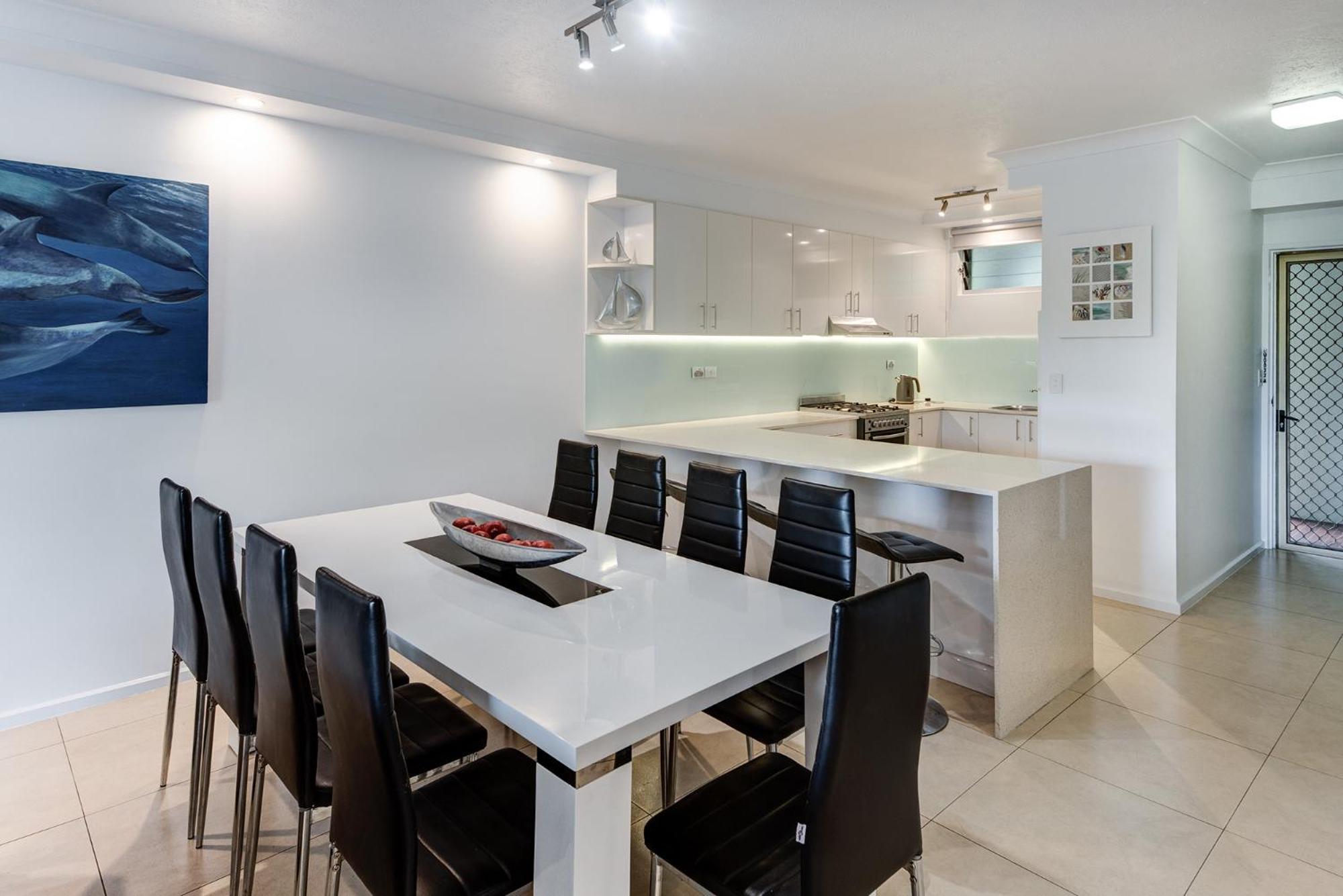 Poinciana 101 Centrally Located 3 Bedroom, Buggy!! Apartment