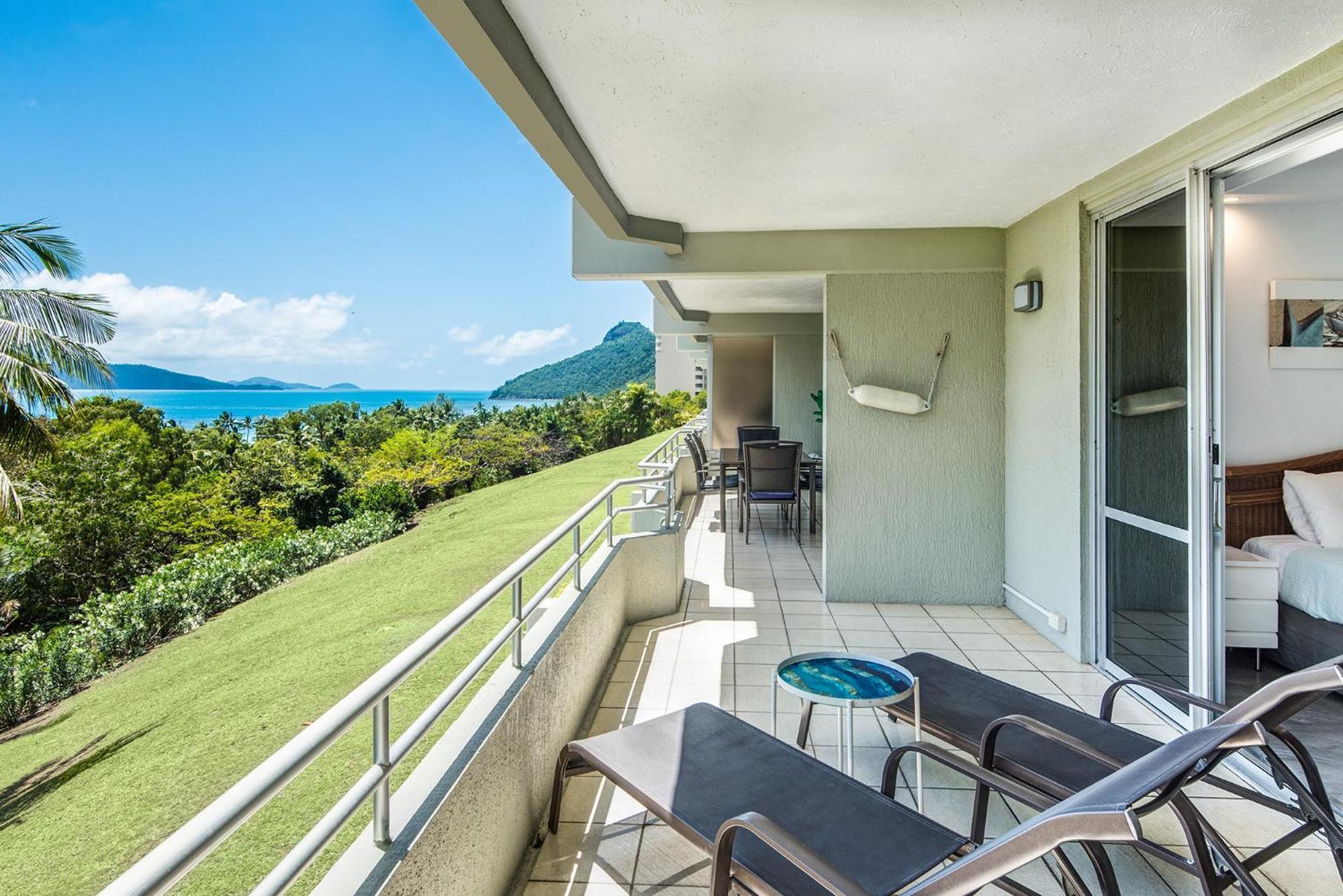 Poinciana 101 Centrally Located 3 Bedroom, Buggy!! Apartment *