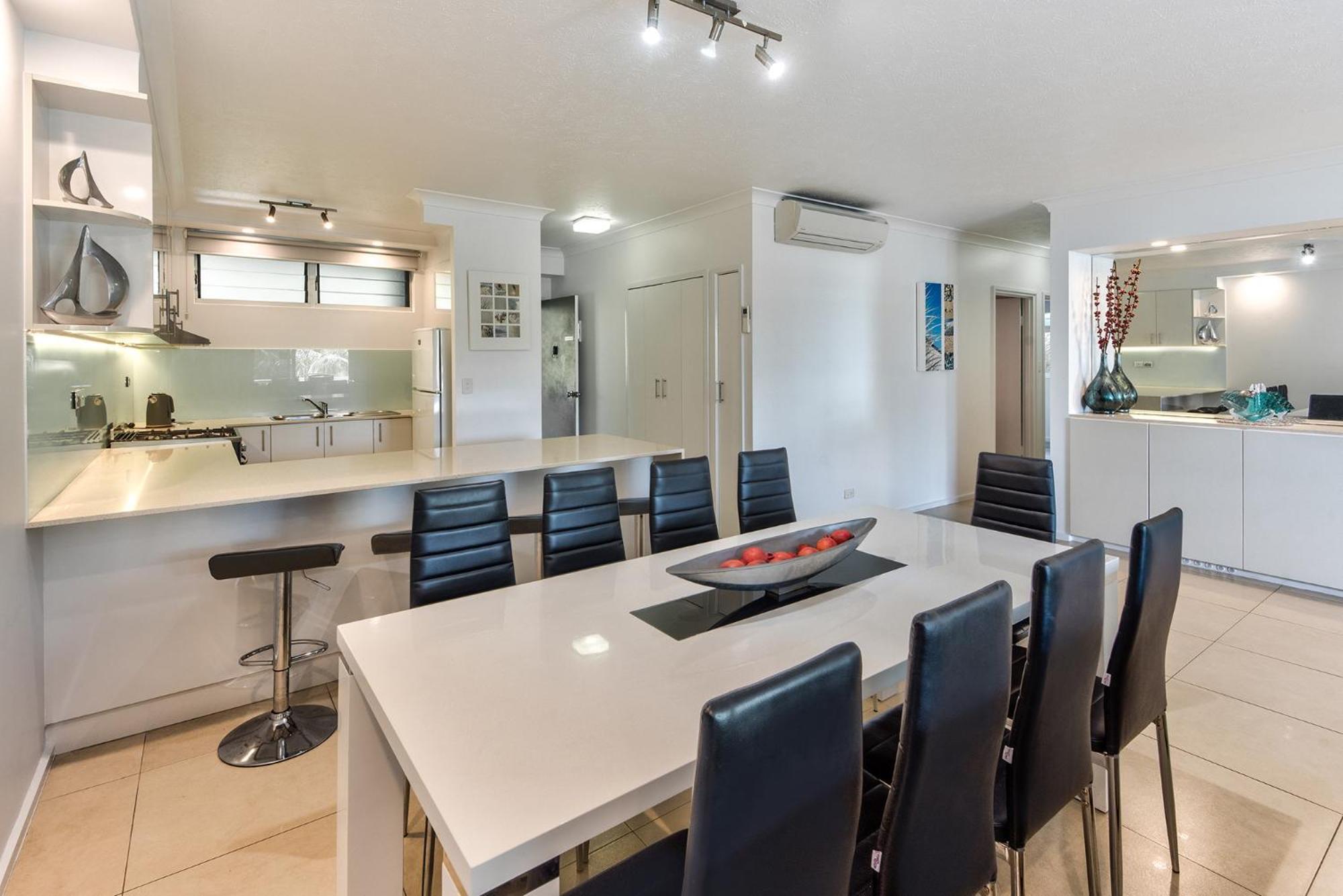 Apartment Poinciana 101 Centrally Located 3 Bedroom, Buggy!! Hamilton Island