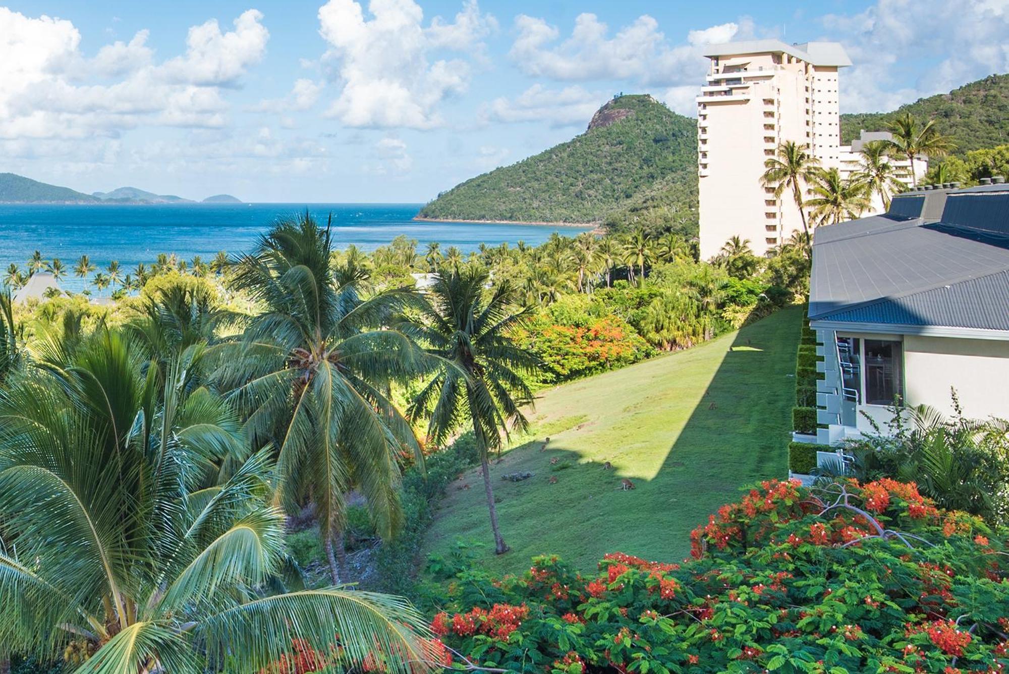 Poinciana 101 Centrally Located 3 Bedroom, Buggy!! * Hamilton Island
