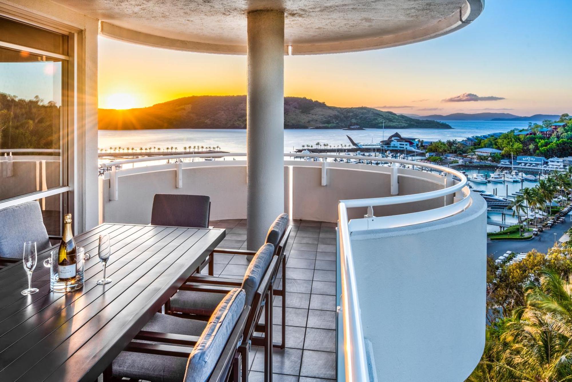 Yacht Harbour Tower 5 - Oceanviews, Buggy And Private Lift Access And Valet Service