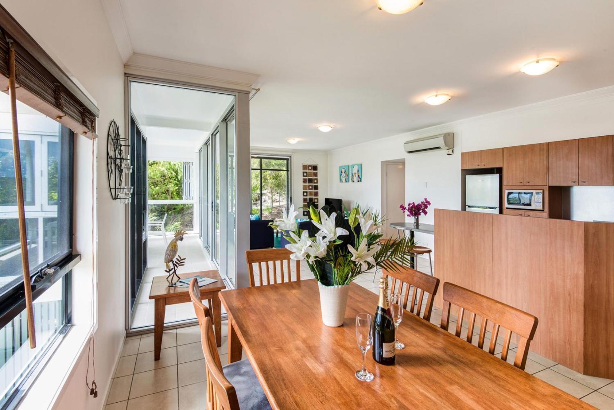 Oasis 1, 2 Bedroom, 1 Bathroom With Buggy!
