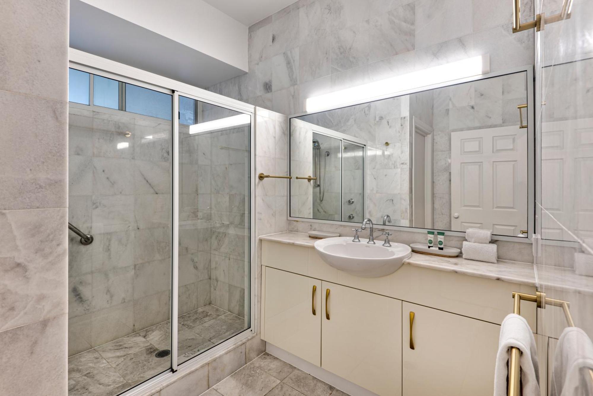Bella Vista East 4 Oceanview, Golf Buggy, Valet Service & Shared Pool *
