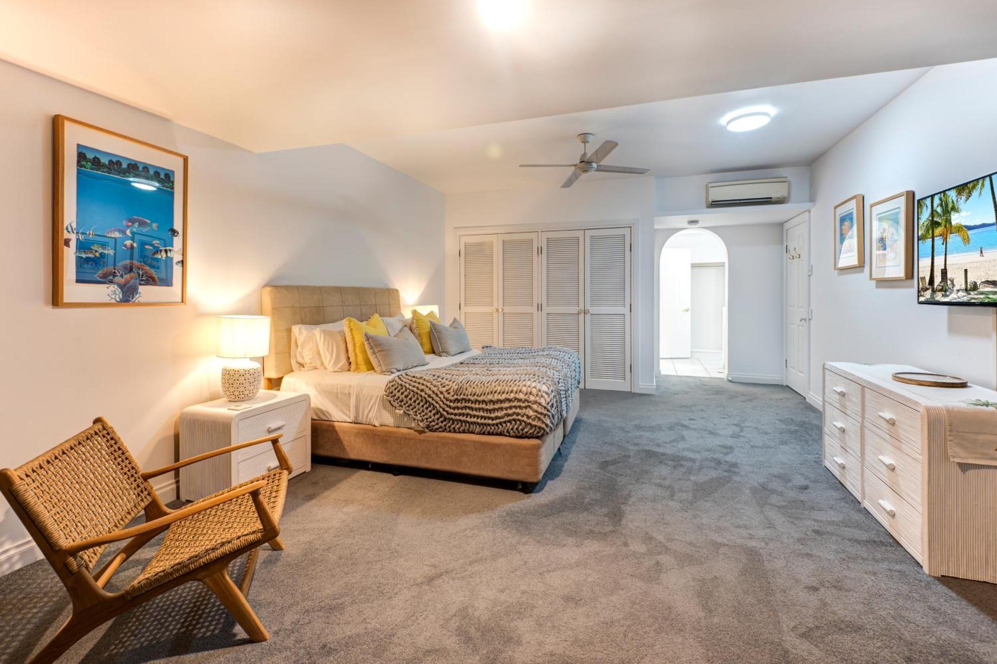 Bella Vista East 4 Oceanview, Golf Buggy, Valet Service & Shared Pool *