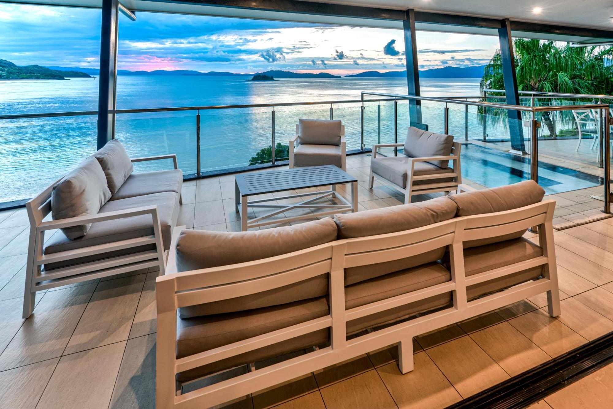 Apartment Edge Penthouse On By Hiha *
