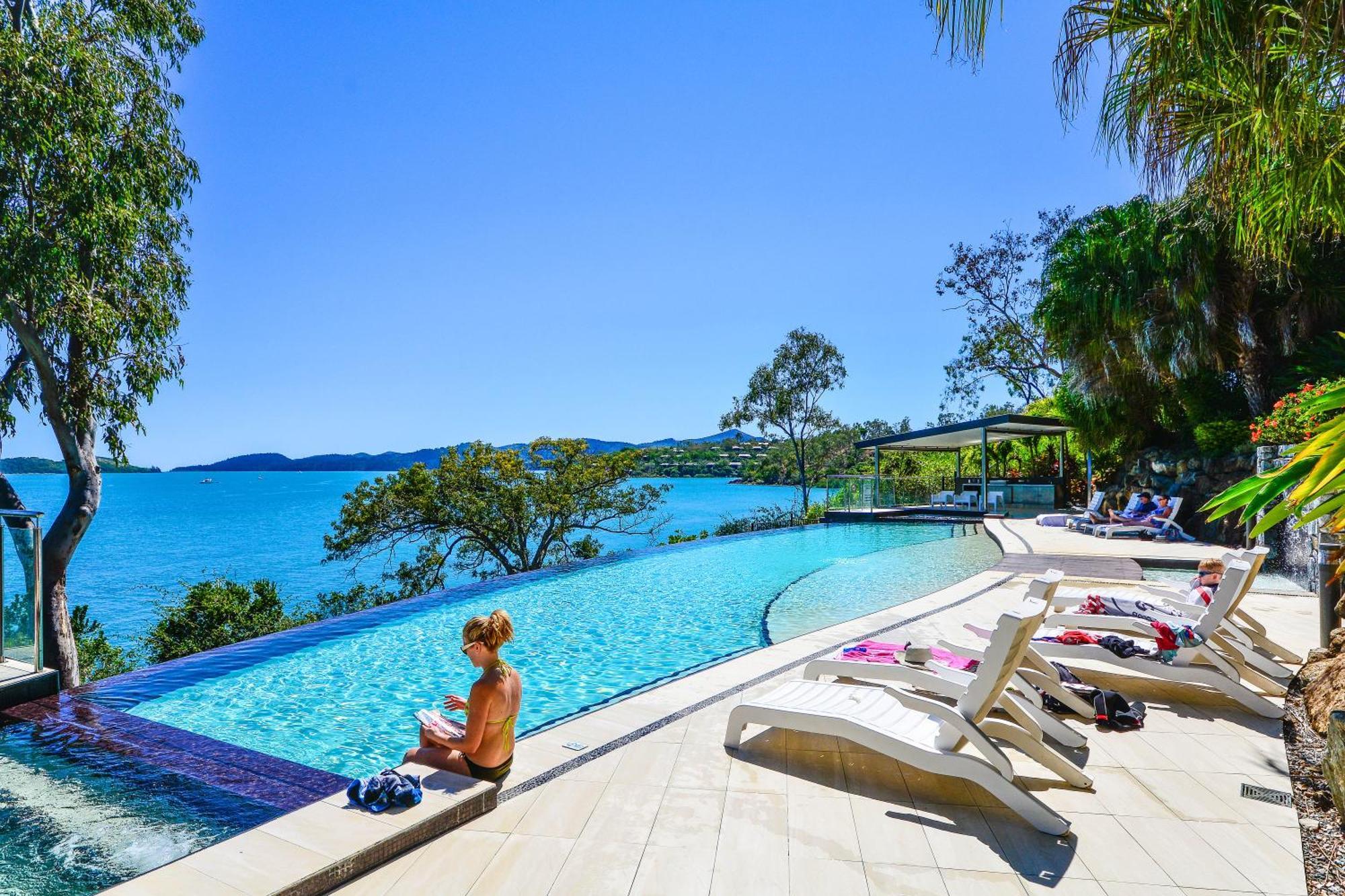 Edge 5 Oceanfront 3-bedroom - Featuring An Infinity Pool, Bath, Buggy And Valet Service