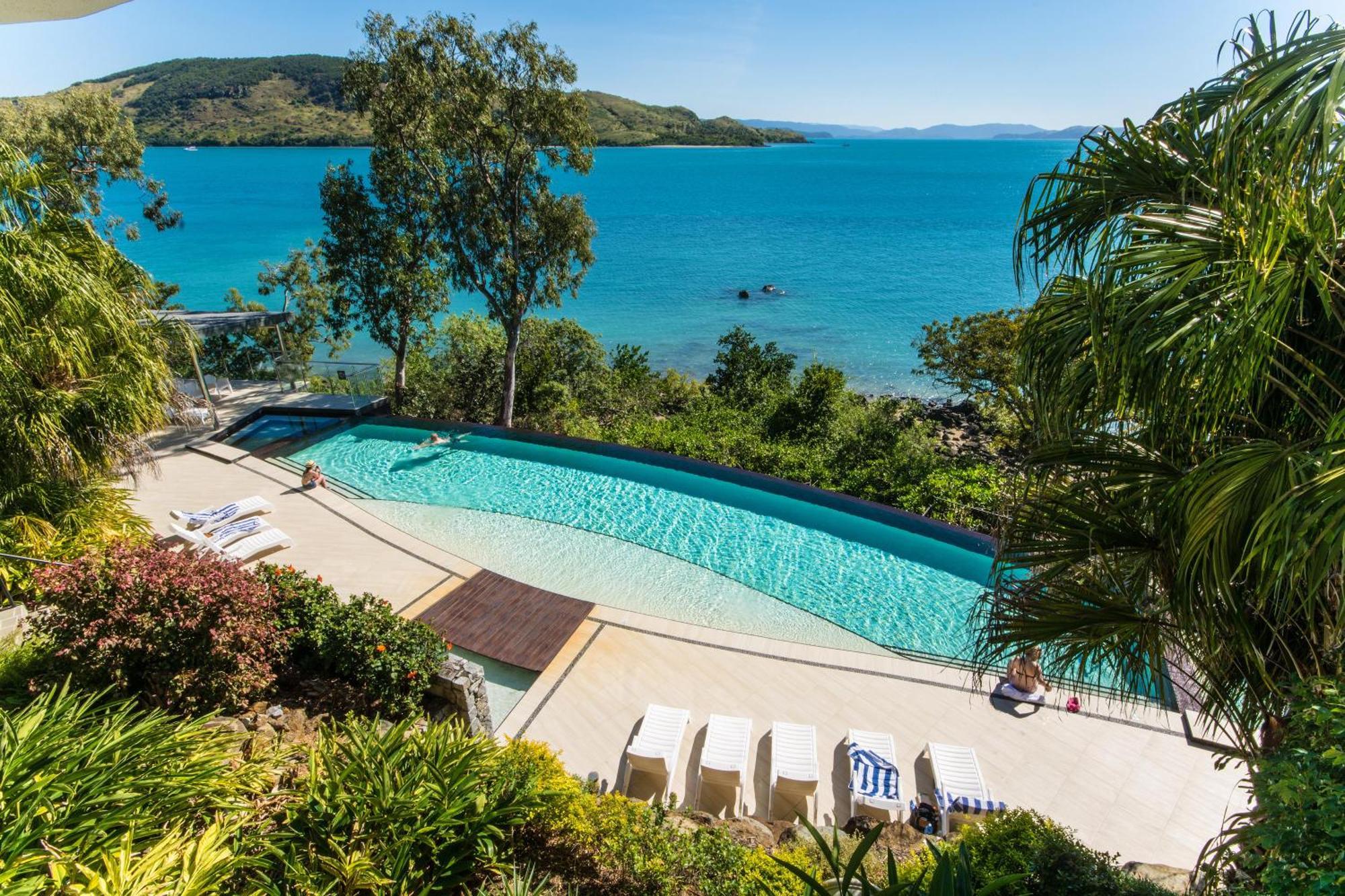 Edge 5 Oceanfront 3-bedroom - Featuring An Infinity Pool, Bath, Buggy And Valet Service