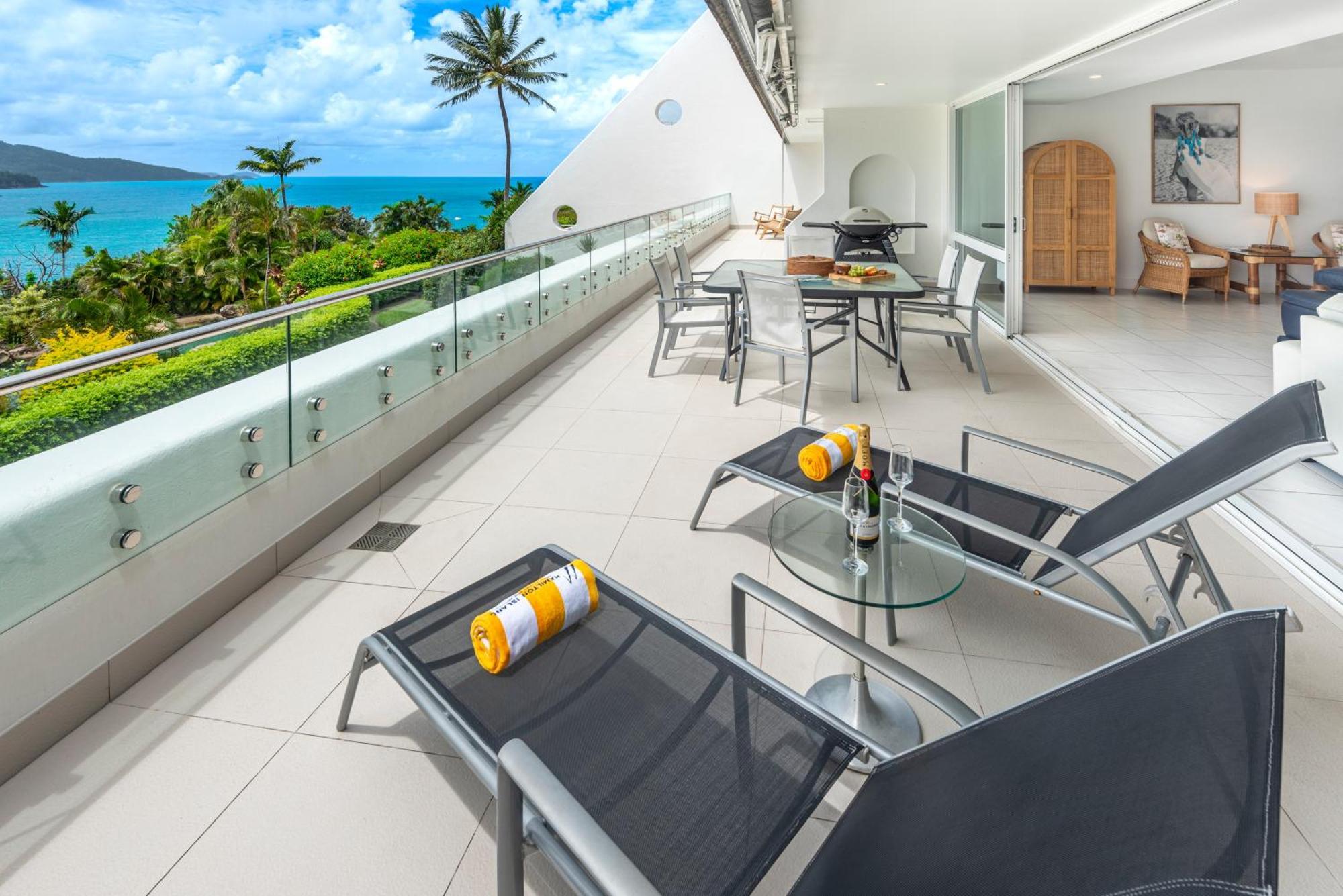 Bella Vista East 4 Oceanview, Golf Buggy, Valet Service & Shared Pool Hamilton Island