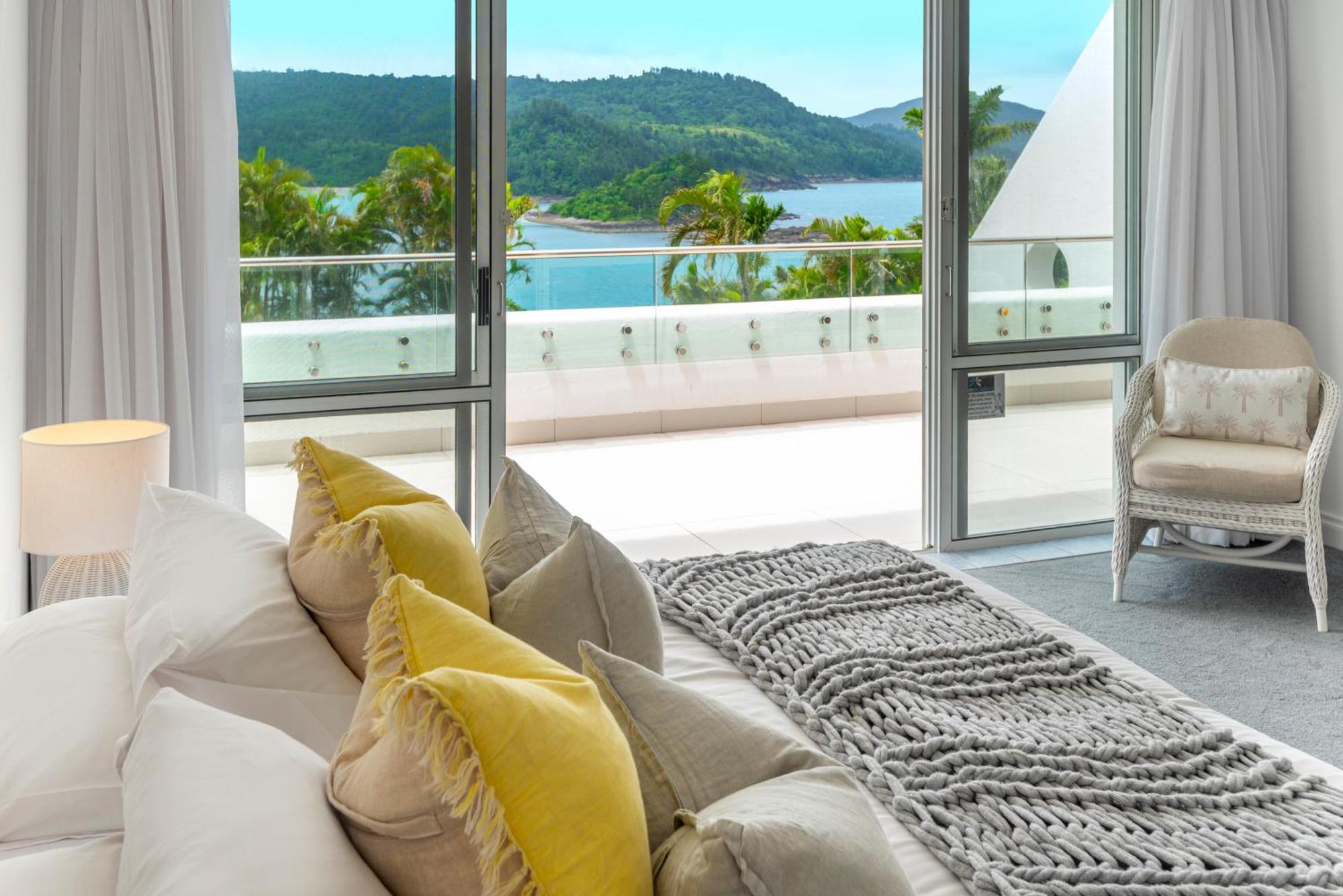 Bella Vista East 4 Oceanview, Golf Buggy, Valet Service & Shared Pool * Hamilton Island