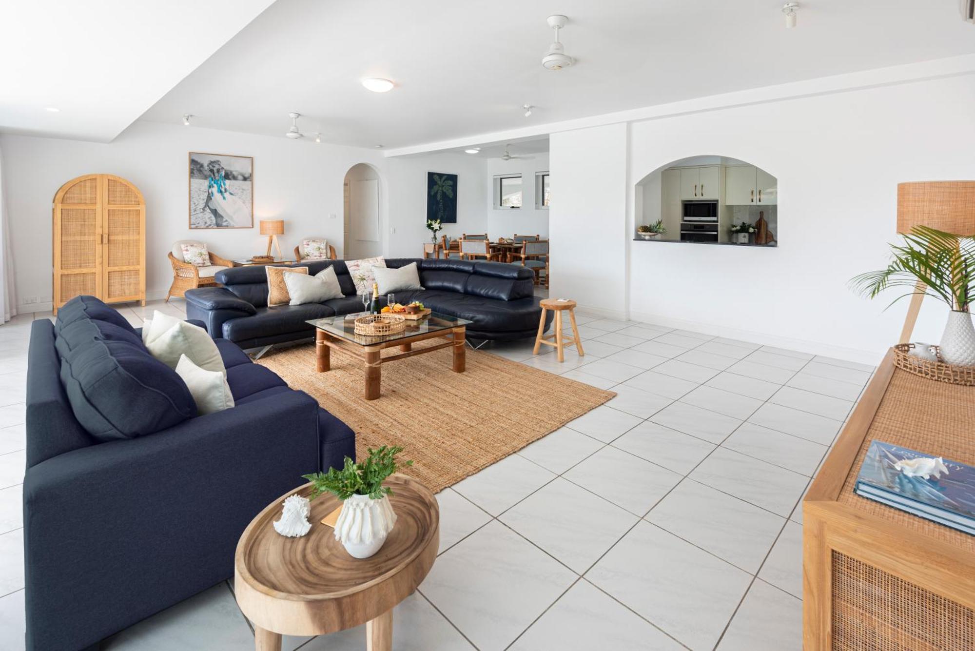Bella Vista East 4 Oceanview, Golf Buggy, Valet Service & Shared Pool * Hamilton Island