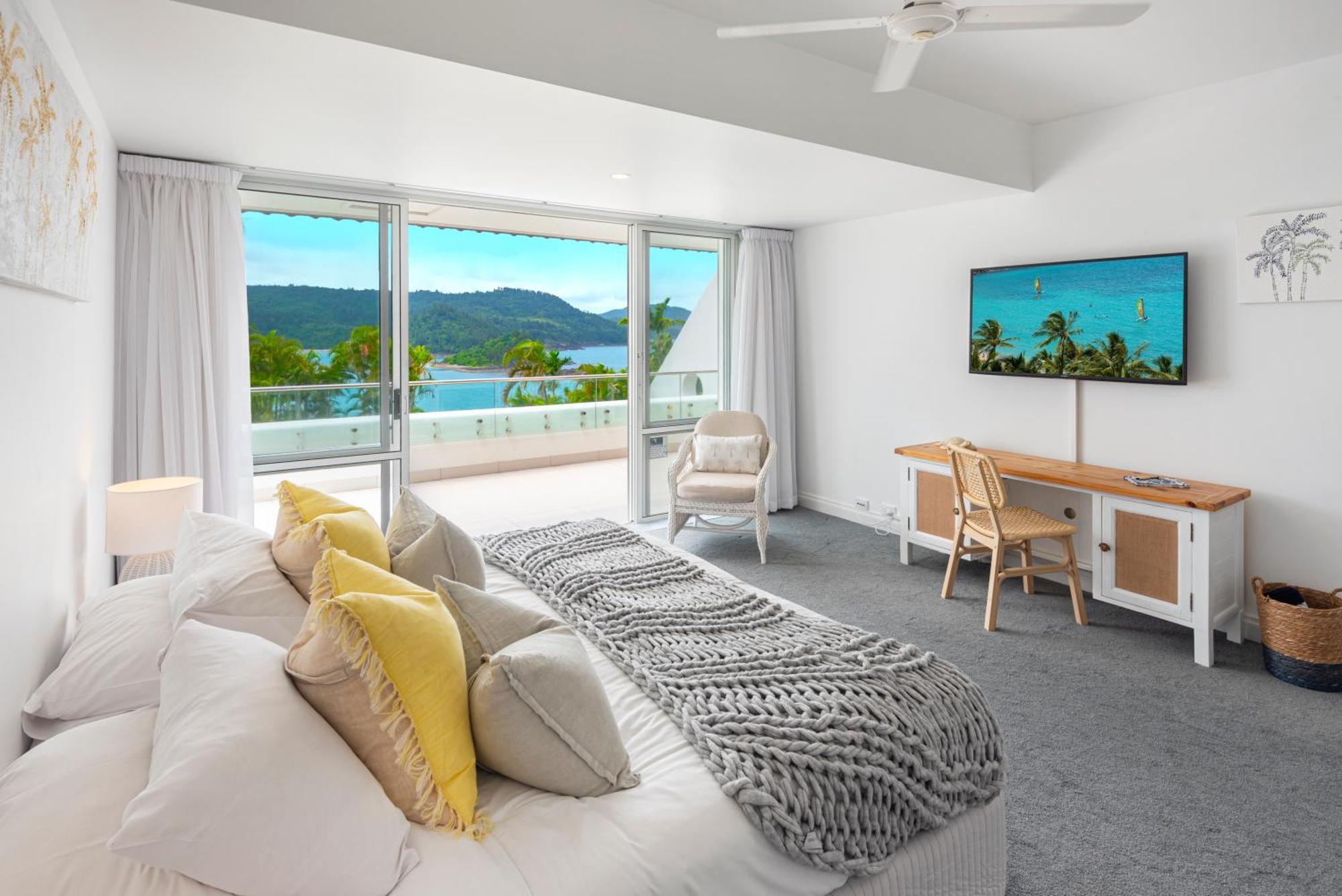 Bella Vista East 4 Oceanview, Golf Buggy, Valet Service & Shared Pool Apartment *