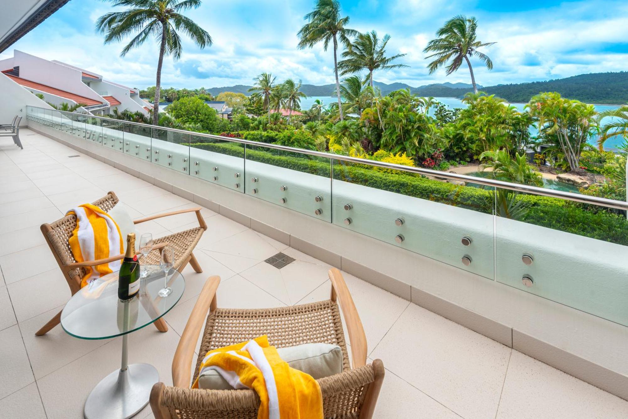 Bella Vista East 4 Oceanview, Golf Buggy, Valet Service & Shared Pool *