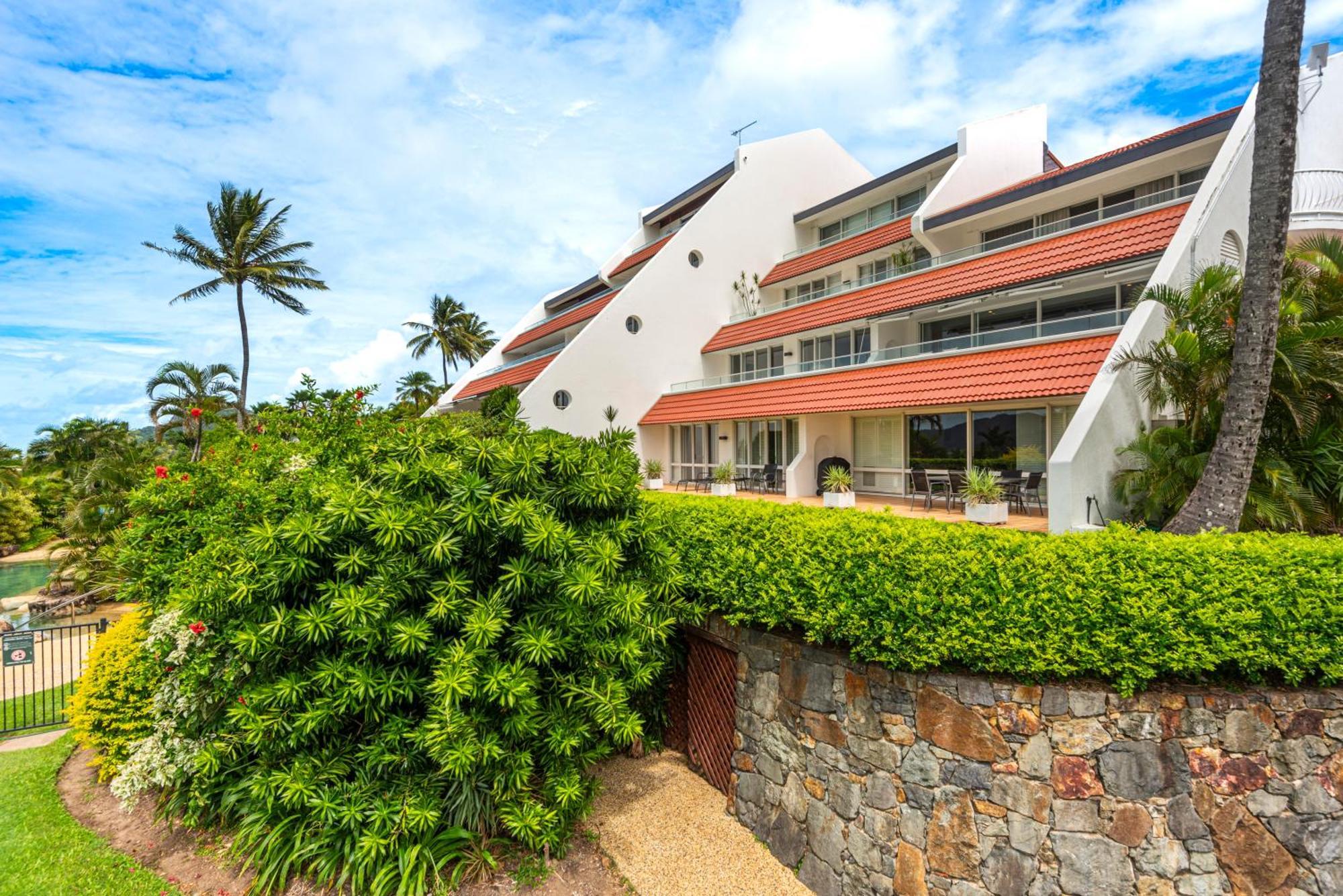 Bella Vista East 4 Oceanview, Golf Buggy, Valet Service & Shared Pool * Hamilton Island