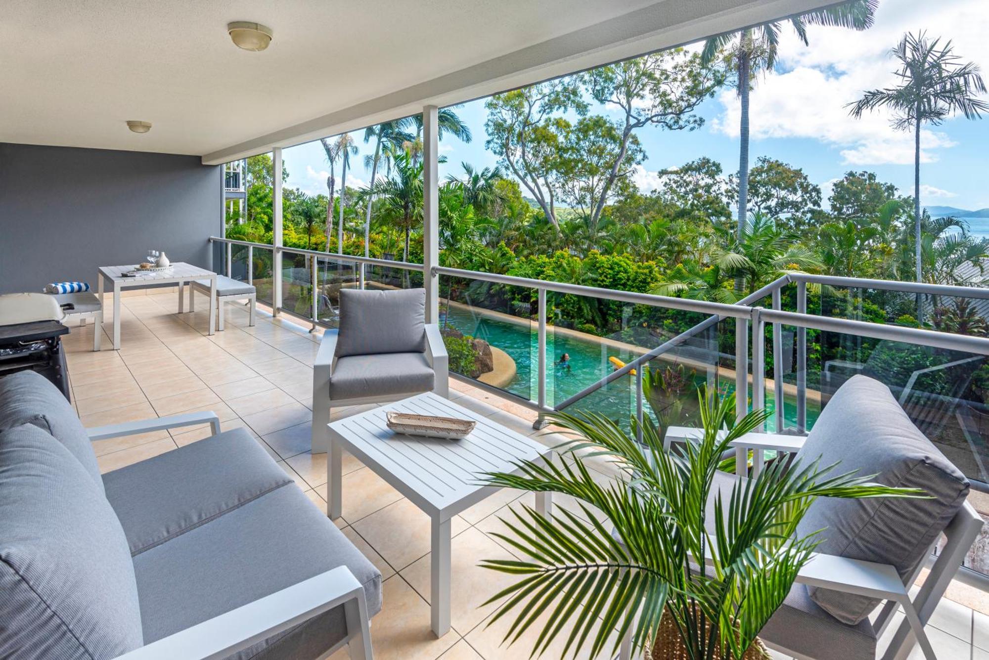 Blue Water Views Apartment