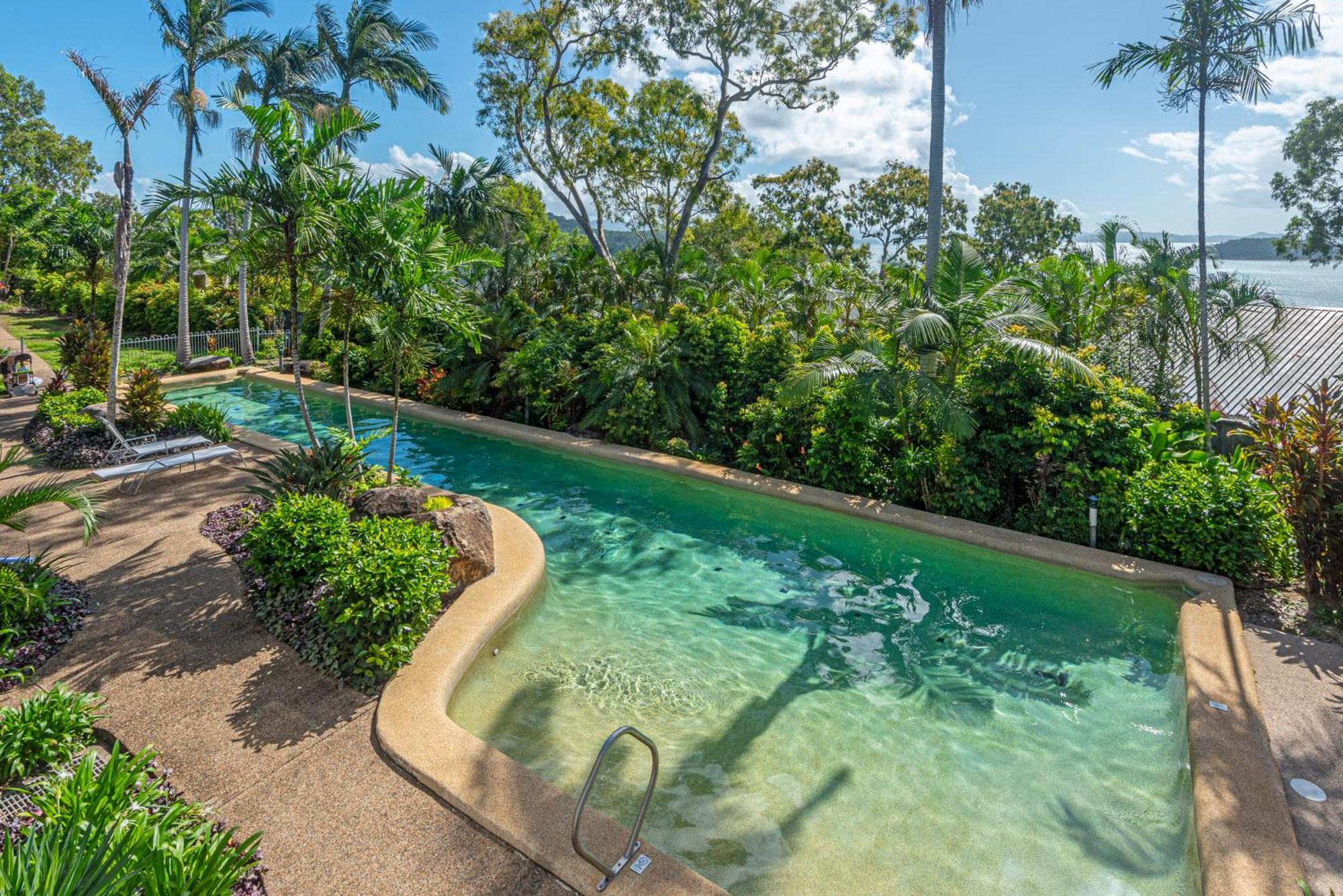 Blue Water Views Apartment