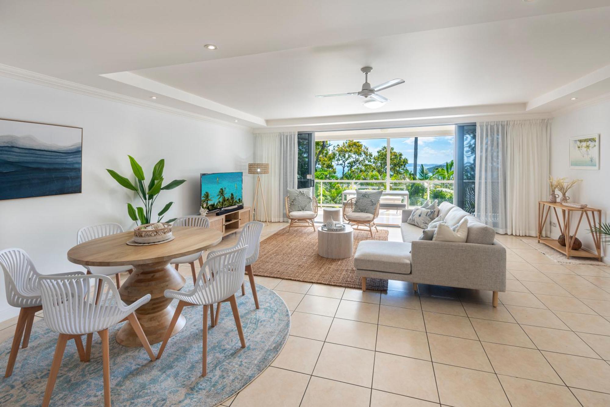Blue Water Views Apartment *