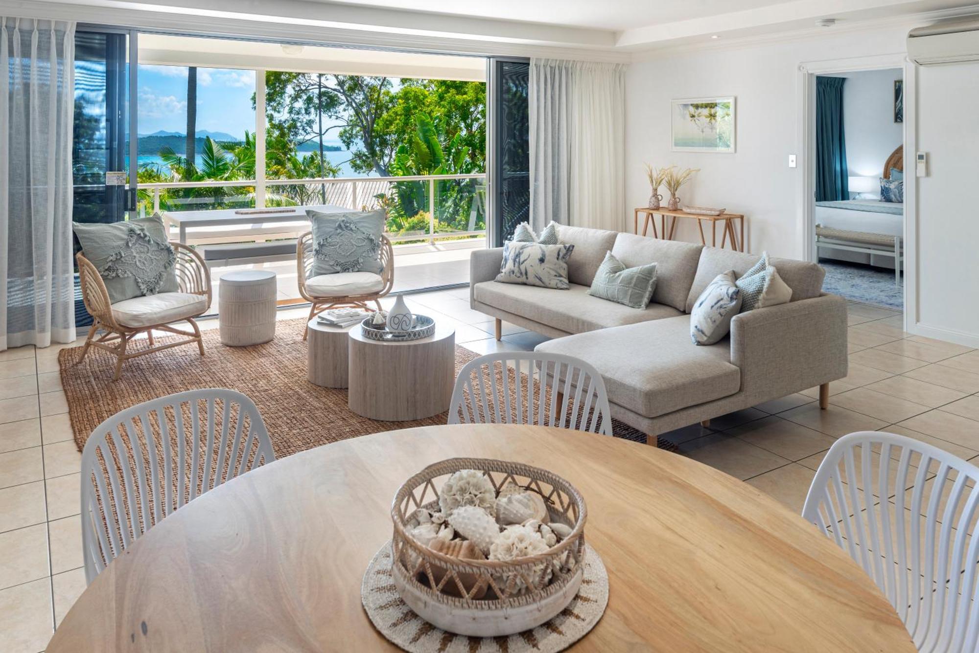 Blue Water Views Apartment