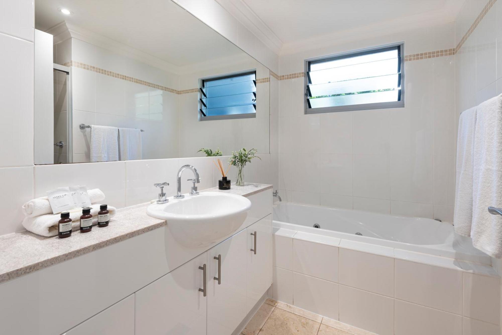 Blue Water Views Apartment Hamilton Island