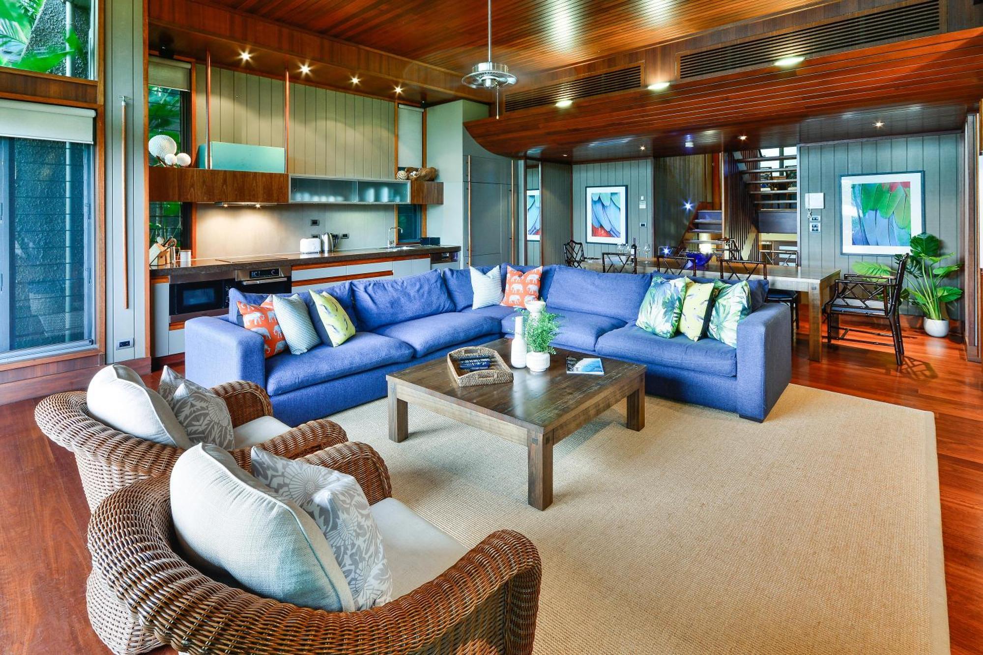 Yacht Club Apartment