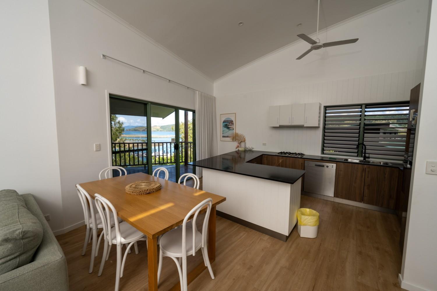 Casuarina Cove Apartments 4*