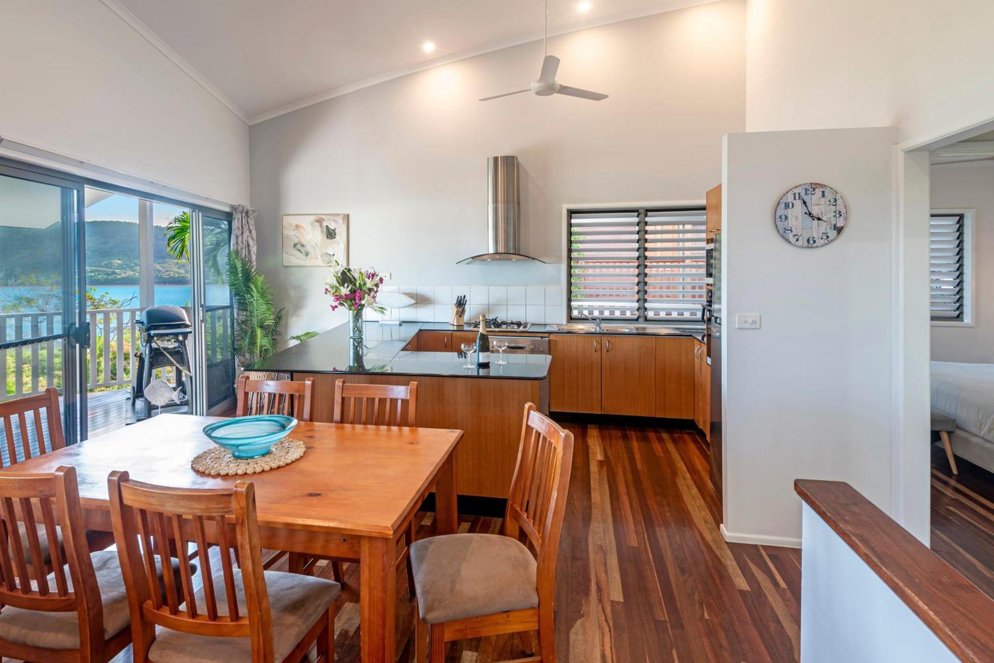Casuarina 18 Ocean Views, Golf Buggy & Transers Holiday home Hamilton Island