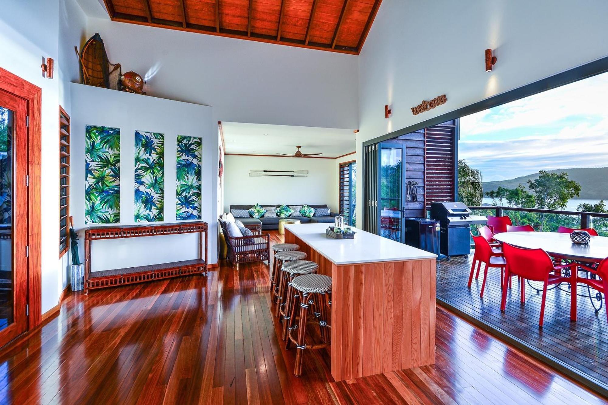 Alang Alang On By Hiha * Hamilton Island