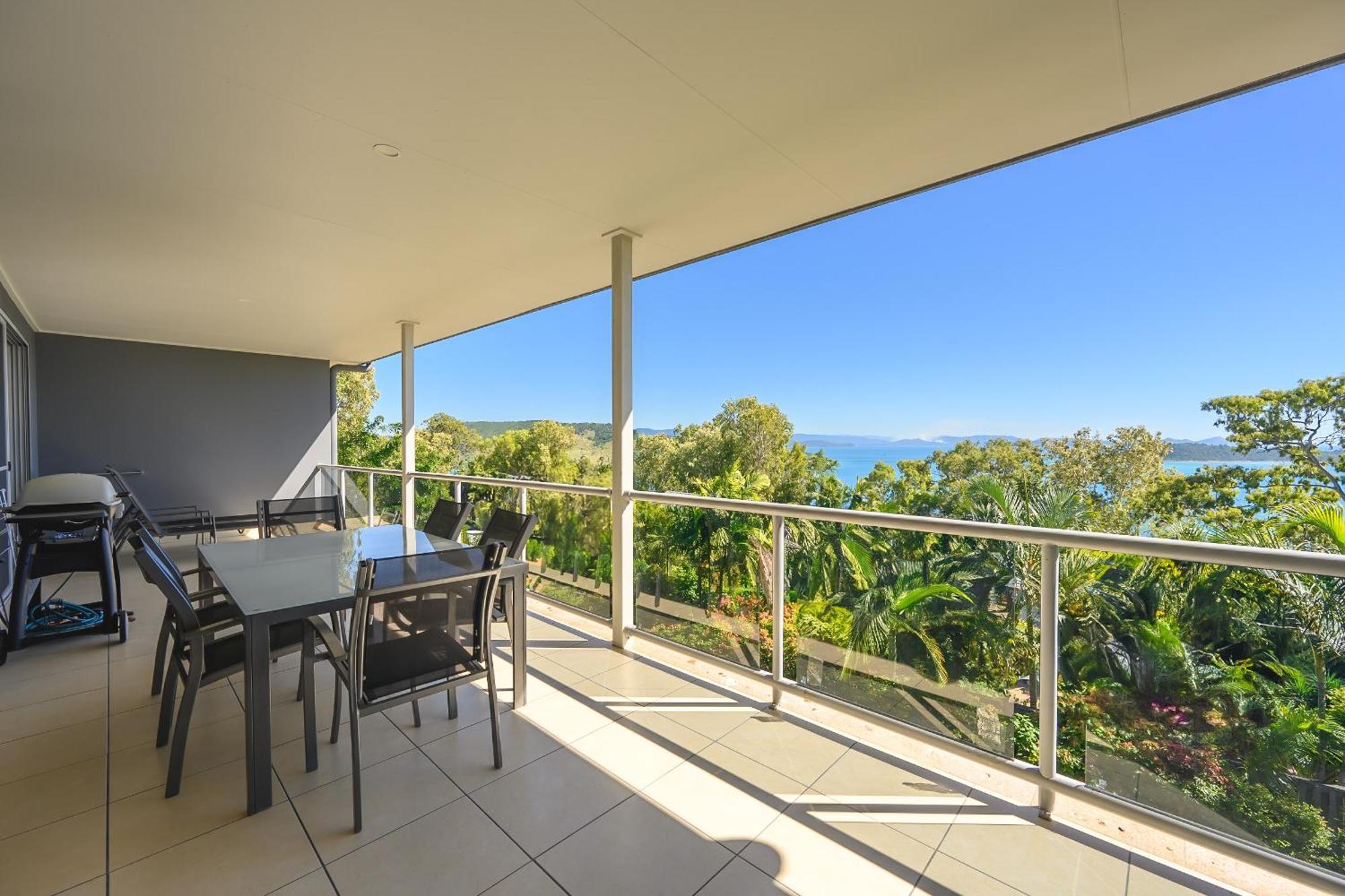 Blue Water Views Apartment